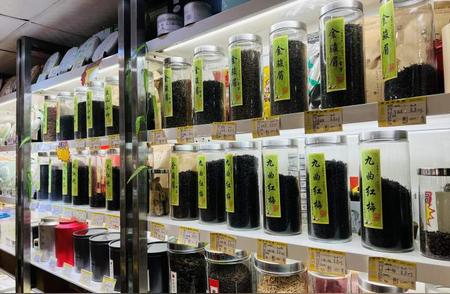 西湖龙井明前茶已上市，销售方式有何新变化？如何挑选优质茶叶？