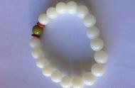 白玉菩提根手串：展现您的高贵气质 White Jade Bodhi Root Bracelet: Showcasing Your Noble Aura