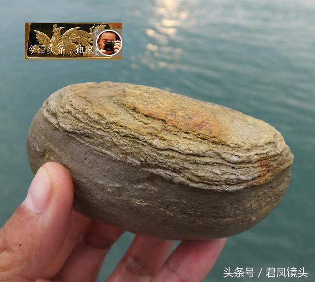 湖北宜昌：长江江滩，三峡奇石酷似烧饼！女娲补天留下五彩石？